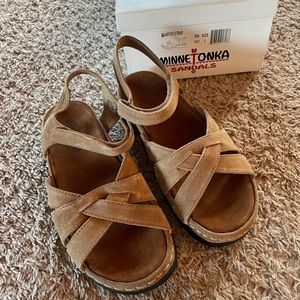 Minnetonka Quarterstrap Sandals Tan NEW IN BOX